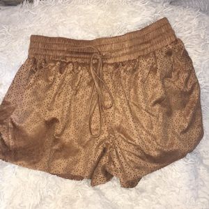Brown flowly shorts💛